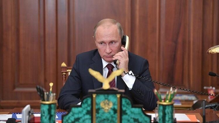 Oxu.az - Putin hansı telefonlara üstünlük verdiyini açıqladı
