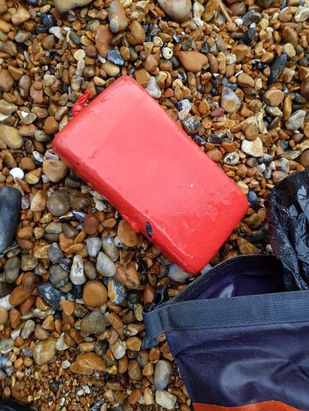 İngiltərədə sahildən bir ton kokain tapıldı – FOTO