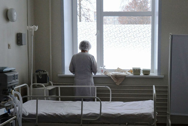 Rusiyada xəstələr müayinə zamanı öldü: Baş həkim saxlanıldı