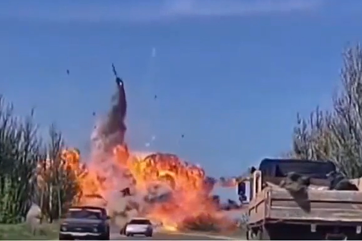 Çin telekanalının canlı yayımında Rusiyaya məxsus tankın partlama anı qeydə alındı - VİDEO