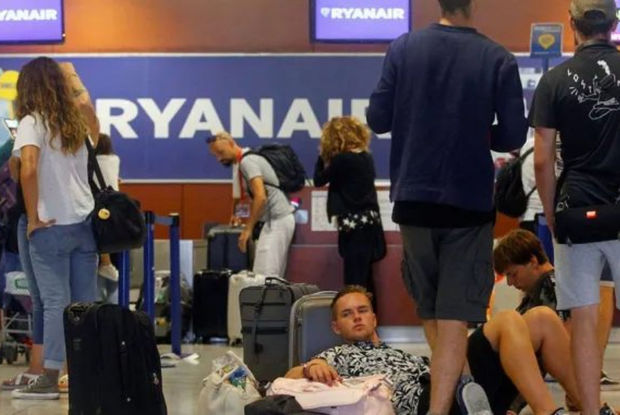 Avropada “Ryanair”in onlarla reysi ləğv edilib: Şirkət işçiləri tətil edirlər