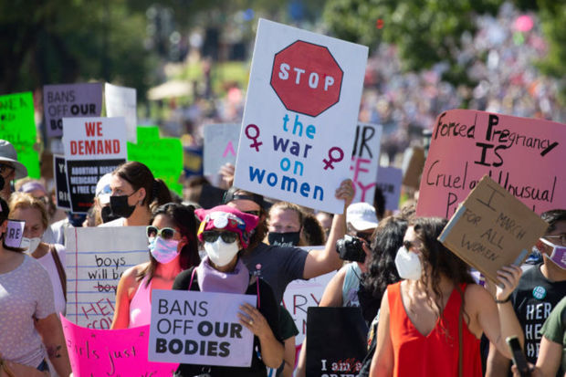 ABŞ-da abort qadağan edildi: Qanunu pozanları 15 illik həbs gözləyir
