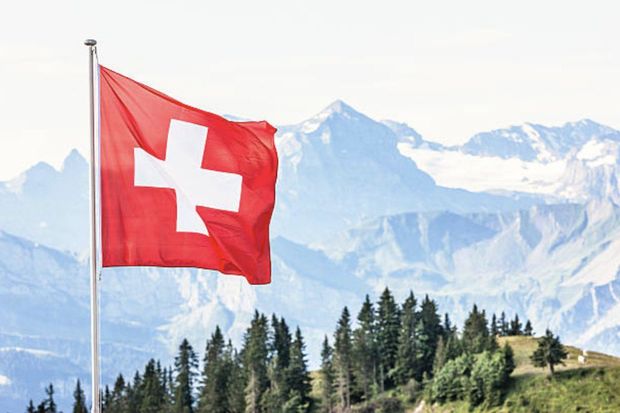 Alp dağlarında İsveçrənin ən böyük bayrağı ucaldıldı