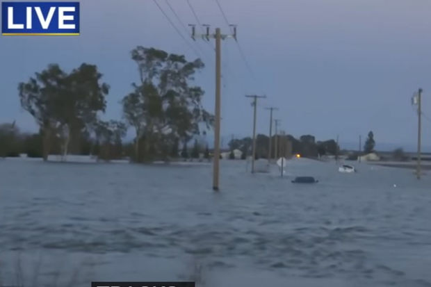 Güclü fırtına: Avtomobillər su altında qaldılar