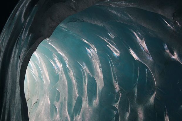 Yakutiyada yoxa çıxan gölün altında nəhəng buz tuneli aşkarlandı