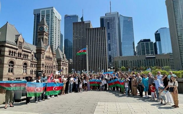 Kanadanın Toronto şəhərində Azərbaycan bayrağı ucaldılıb - FOTO