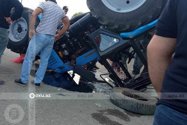 В Газахском районе перевернулся трактор, двигавшийся в составе свадебного кортежа -