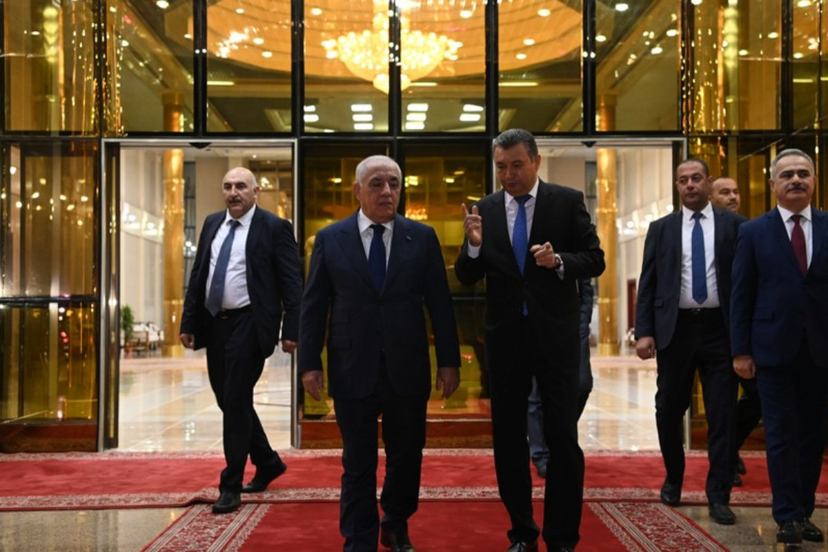 Премьер-министр Али Асадов прибыл с рабочим визитом в Душанбе -